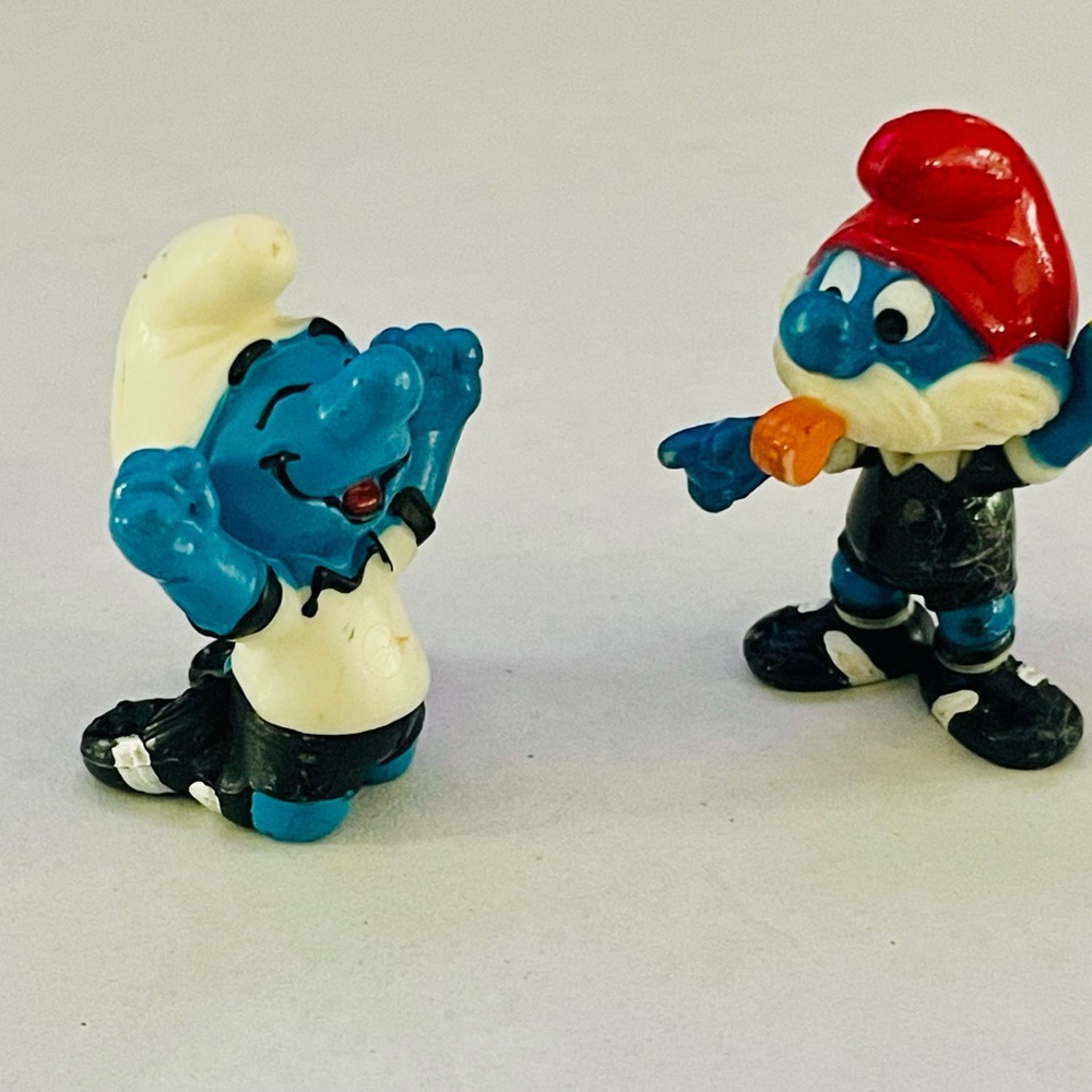 Miniature Smurf figures soccer player and referee vintage